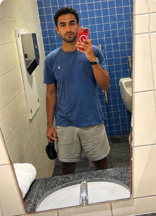 A dating profile photo being analysed: a mirror selfie taken in a public bathroom.